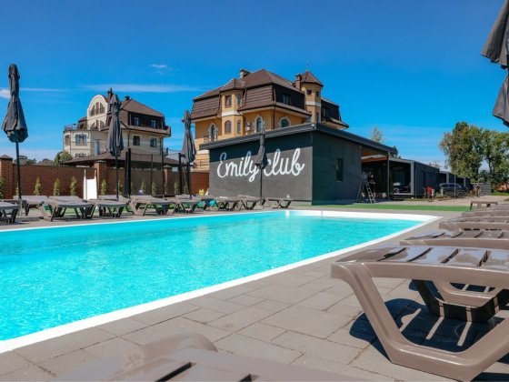 Emily Club! Будиночки з басейном! Бобрица