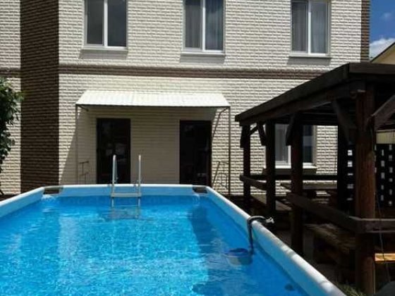 Дом біля моря в курортній Санжійці з каркасним басейном Санжейка