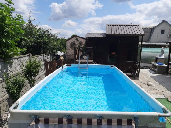 Зона отдыха с бассеином Володимирське