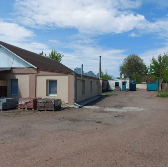 Продам бізнес базу, з житловим будинком, в місті,. - фото 1