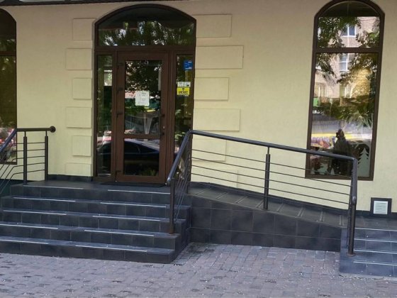 Продам магазин 140 м.кв Центр Александрия