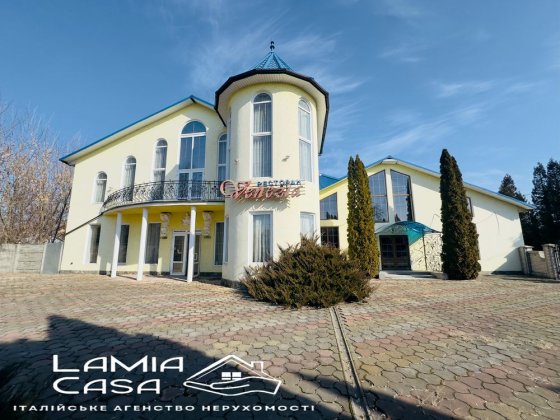 Продаж великого комплексу біля Чернівців Берегомет