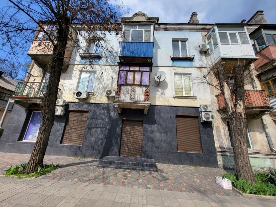 Продам два  помещения в центре города. Каменское