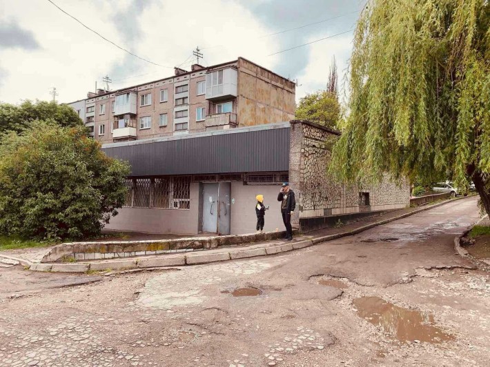 Продам приміщення магазину (вбудоване приміщення) вул Максима Чиженка - фото 1