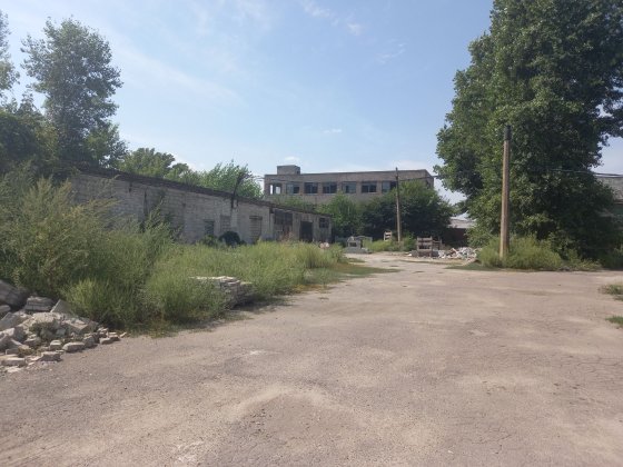 Продам промышленную базу (земля + помещение) Каменское