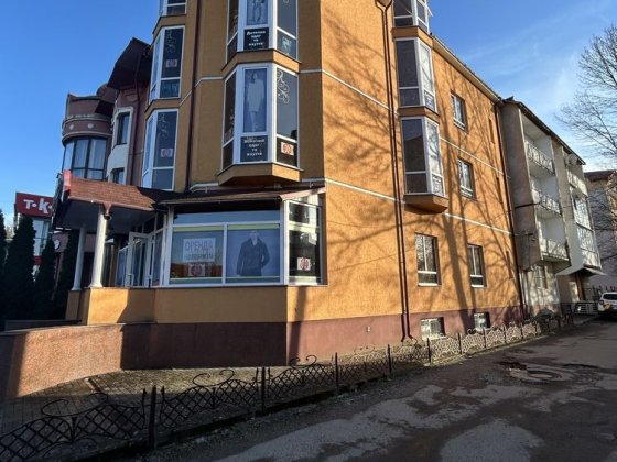 Продаж Торгового центру на 5 поверхів у м. Виноградів Закарпатська обл Виноградов