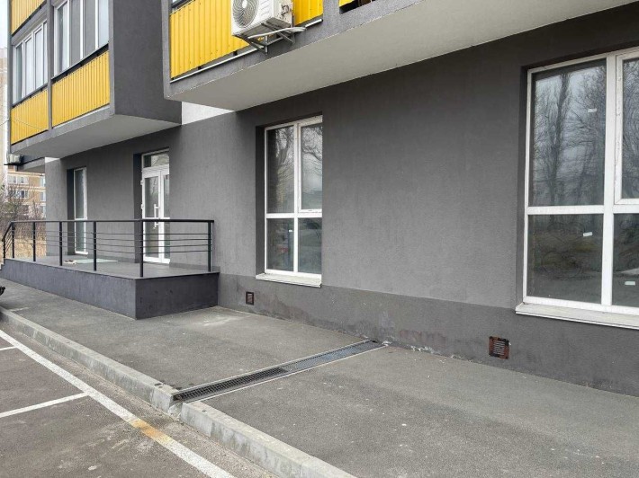 Фасадне комерційне приміщення 110 м2. вул. Шолуденка. ЖК Start Life. - фото 1