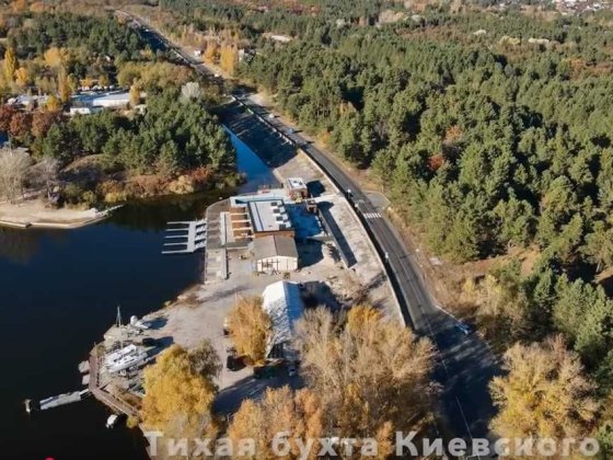 Яхт-клуб на березі Київського водосховища Вышгород