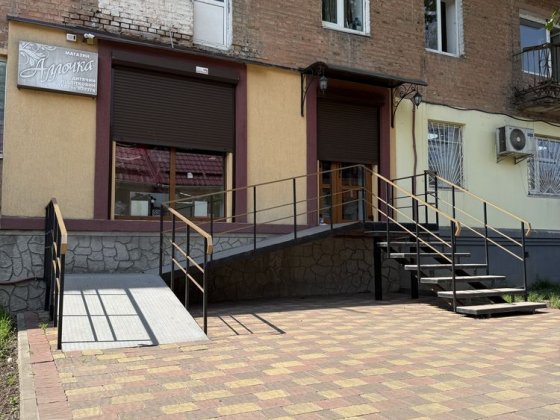 Приміщення під бізнес р-н 5 школи Дубно