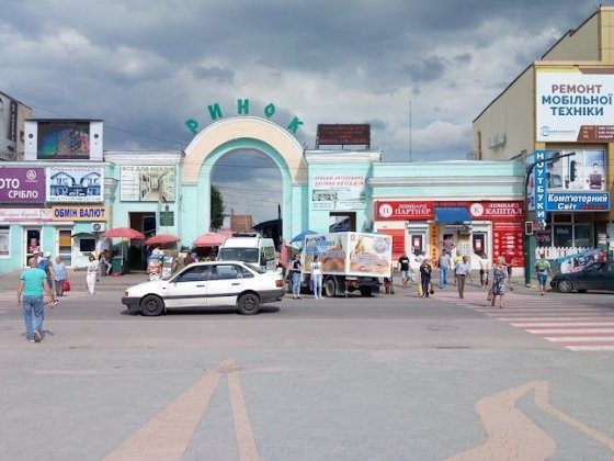 Продам топове приміщення біля ринку Кам'янець-Подільський