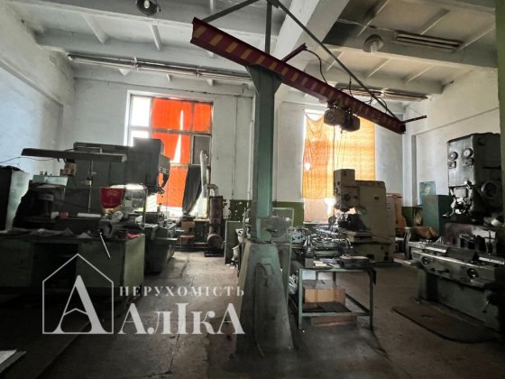 Продам велике Виробниче приміщення неподалік центру Кам'янець-Подільський