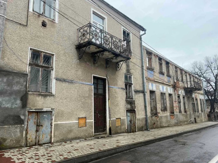 Нежитлова будівля 444,6 м2, 0,03 га, Калуш, вул. Січинського, 7 - фото 1