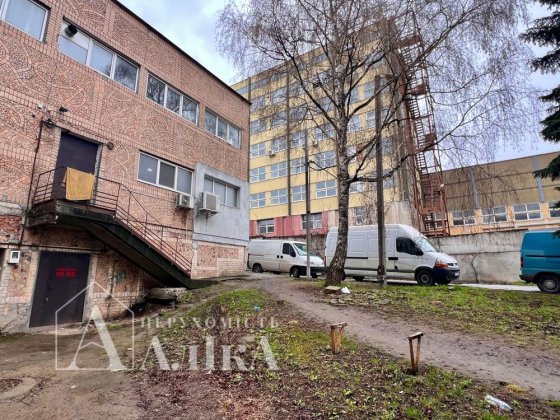 Продам велике комерційне приміщення Кам'янець-Подільський