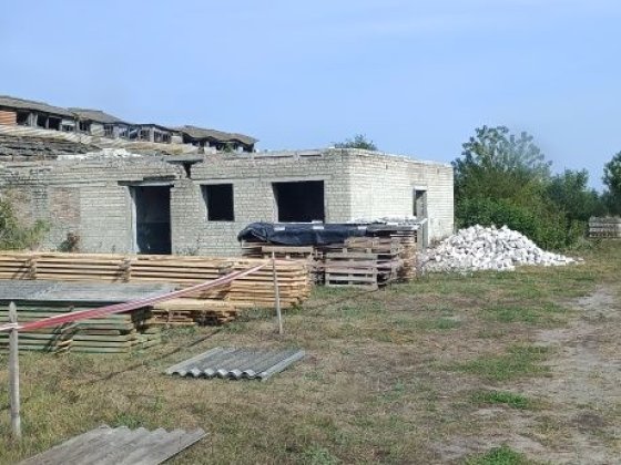 Продам будівлі колишньої ферми. Ковель
