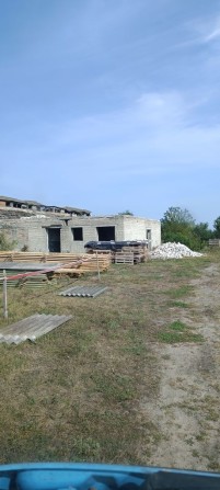 Продам будівлі колишньої ферми. - фото 1
