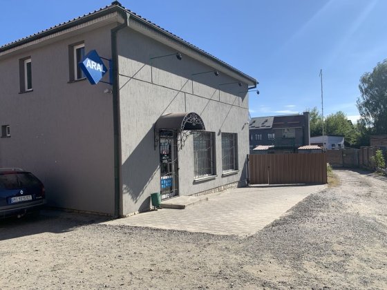 Продається магазин,автомайстерня з офісним приміщен.1150$,ціна за 1м2 Ковель