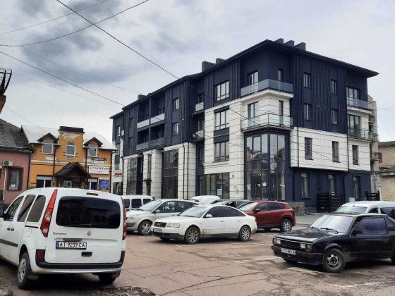 Комерція в центрі міста в новобудові Коломыя