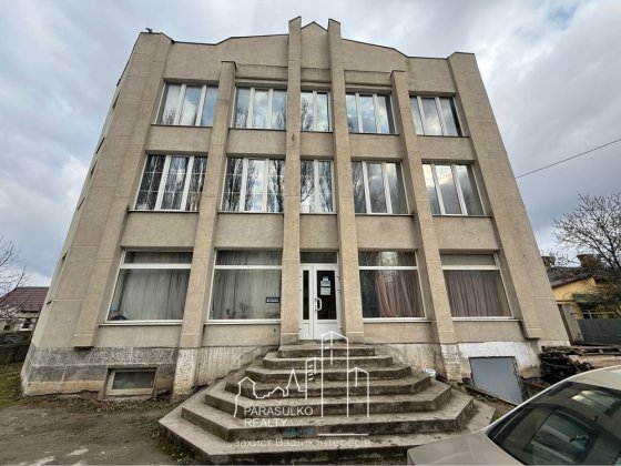 Продам окремо збудовану 3-и поверхову будівлю Кам'янець-Подільський