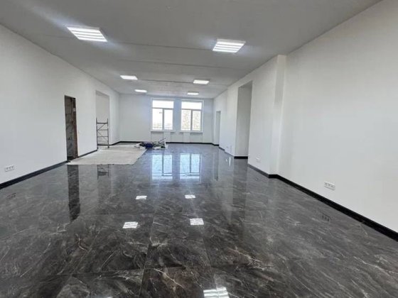 Продам топове приміщення по проспекту Грушевського біля ринку Кам'янець-Подільський