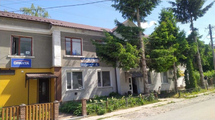 Нежитлова будівля 100,3 м2. 0.08 га, Кременець, вул. Базарна, 9 - фото 1