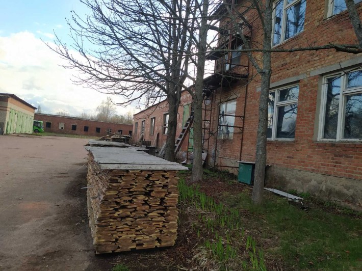 Продам виробниче приміщення в м. Лебедин. Також адмінбудівлі 250 м. кв - фото 1