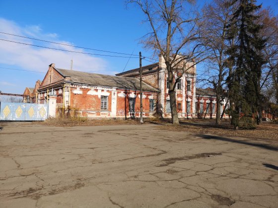 Комплекс будівель. Загальна площа 1018 м.кв. Лубны