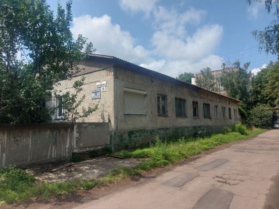 Продаж комерційного приміщення та гаражів (Центр, м. Ніжин) Нежин