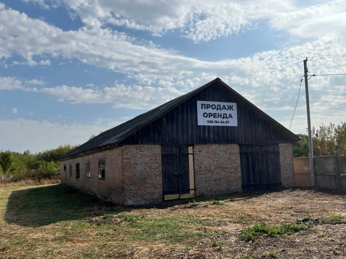 Торг. Продам приміщення 220 мкв з ділянкою 1,6 га. Можлива оренда. - фото 1