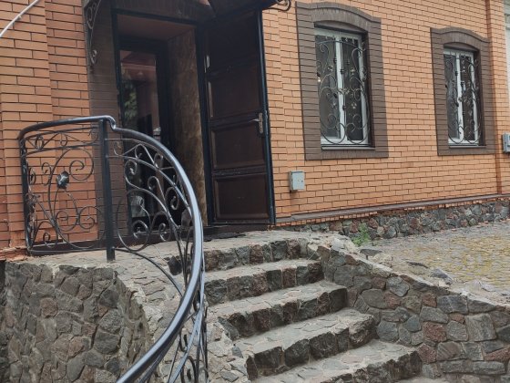 Продам або здам комерційне приміщення. Ромни