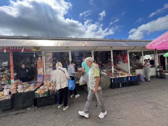 Продаж готового бізнесу два спарені кіоски на ринку Стрый