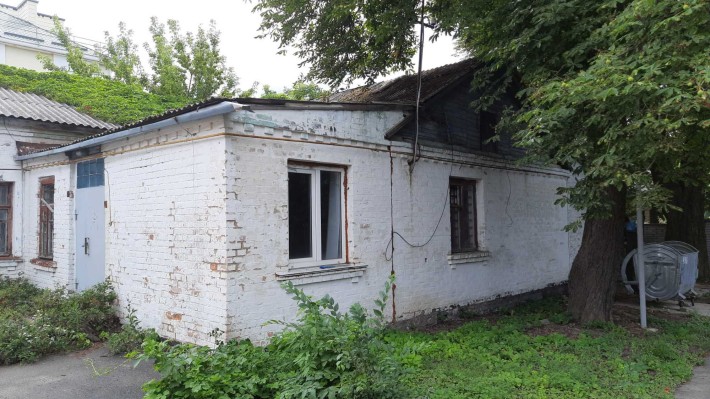 Нежитлові приміщення 133,4 м2, 0.03 га, Умань, вул. Тищика 38 - фото 1