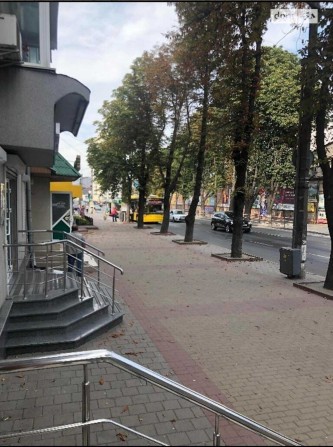 Продаж фасадного комерційного приміщення в центрі міста. Кам'янецька. - фото 1