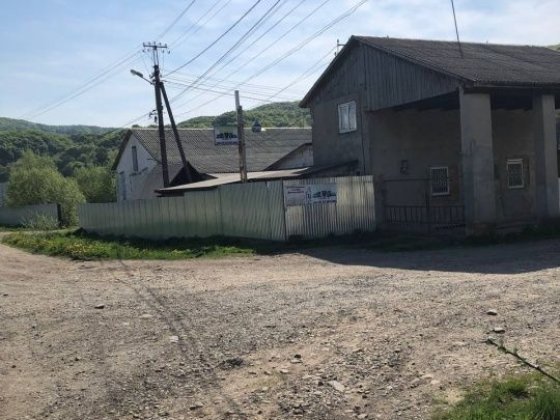 Продаються складські приміщення із вагами і корівником Хуст