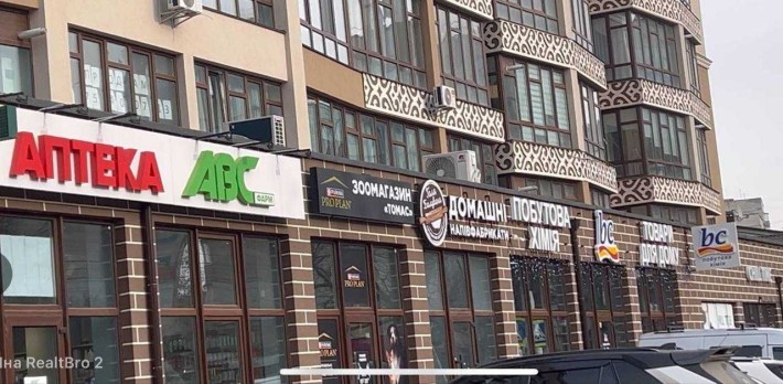 Центр міста, фасадна комерція в оренду 150 м2 - фото 1