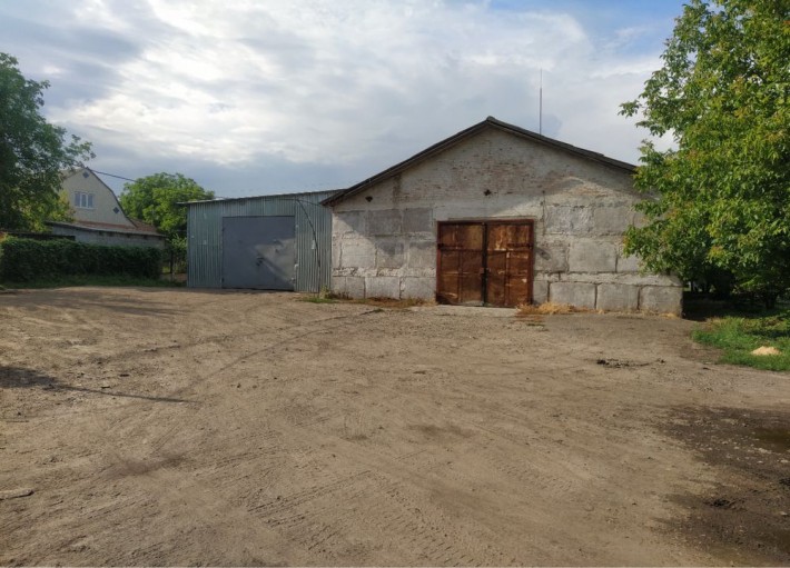 Продаж окремого комерційного приміщення 725 м.кв + 200 м.кв. - фото 1