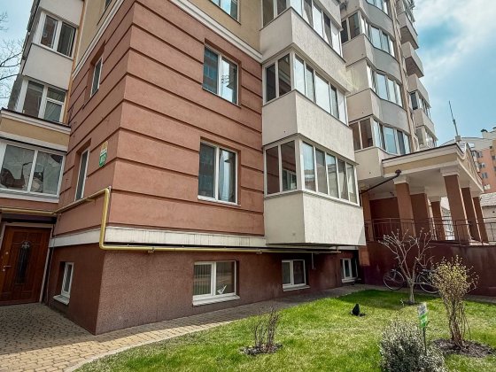 Комерція Буча великий цоколь ЖК "Паркова Оселя" поряд Бучанський Парк Буча