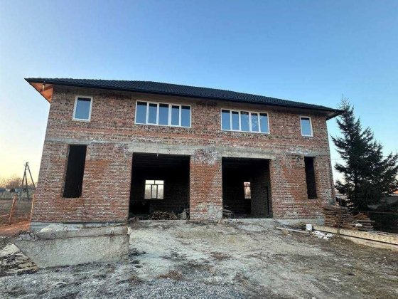 Продам комерційне приміщення під бізнес з ділянкою.Перша лінія Івано-Франківськ