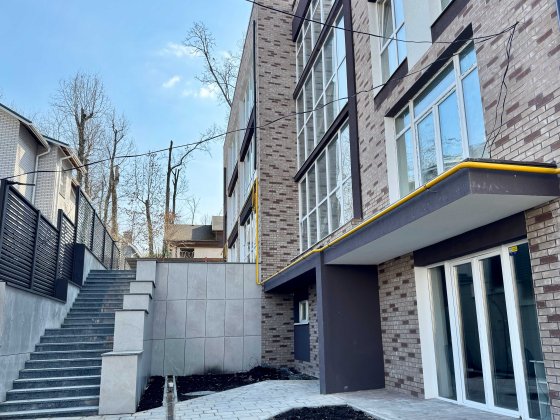 Комерційне приміщення 63м2 на першому поверху житлового будинку Ирпень