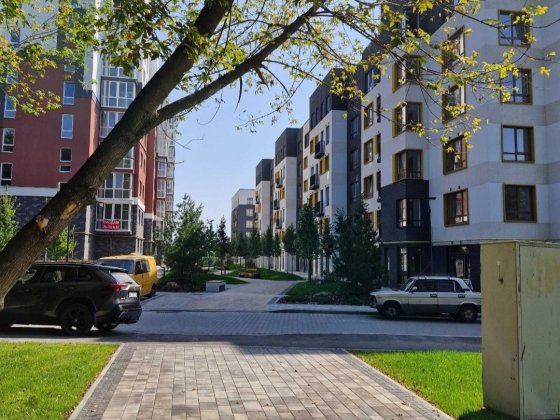 Комерція в Молодості, фасад на 2 ЖК Ирпень