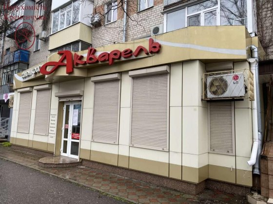 Продам салон краси фасадна червона лінія Кременчуг