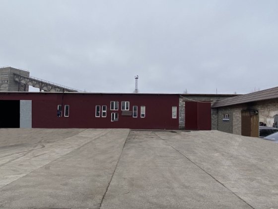 База продается с офисами с боксами Кривой Рог