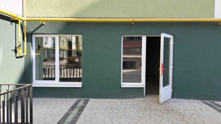 Івано-Франківськ, центр, комерція перший поверх, не дорого, здана - фото 1