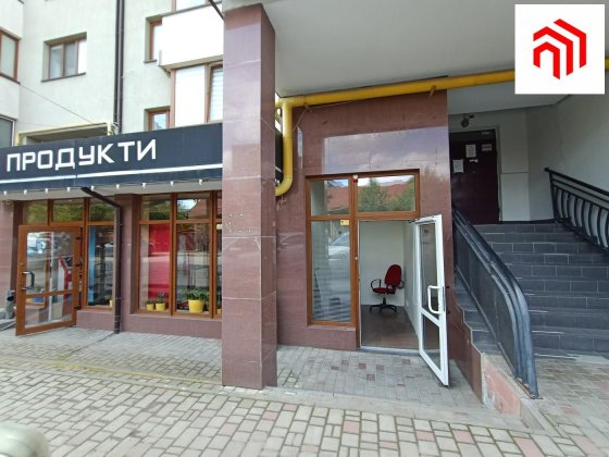 Комерція в новобудові, фасад, центр. Івано-Франківськ