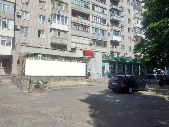 Продам приміщення на червоній лінії 230 кв.М. по вул. Київській 24 Кременчук