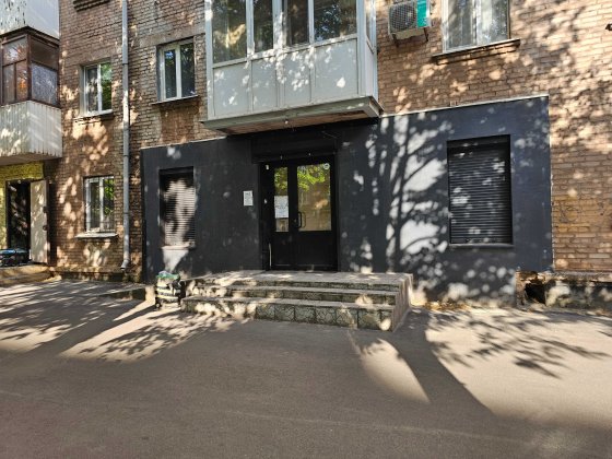 Продаётся нежилое помещение по улице Сичеславская, район КРЭС Кривий Ріг