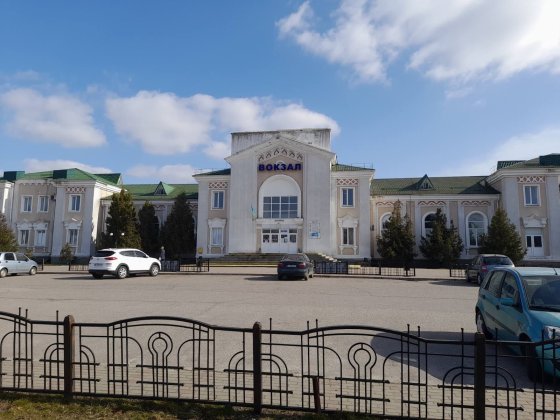 Кафе - магазин  на перроне. Кременчуг