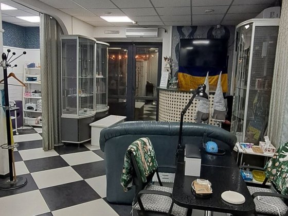 Продаж  приміщення вільного призначення . Салон краси  в центрі Югока Кривий Ріг