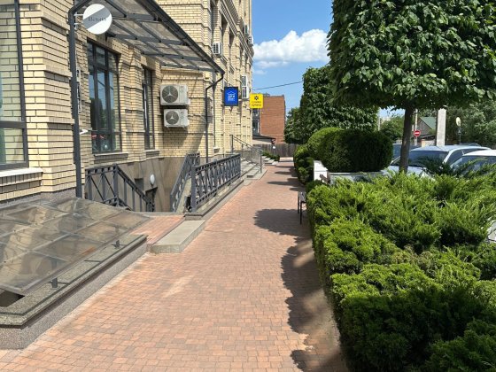 Продам фасадне приміщення 85 м/3 кімнати/129 000$ Ірпінь