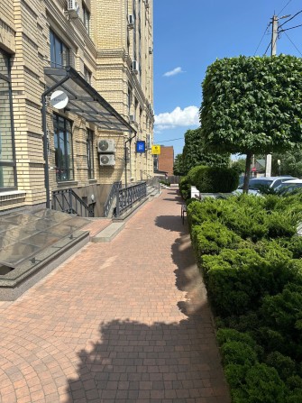 Продам фасадне приміщення 85 м/3 кімнати/129 000$ - фото 1