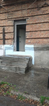 Фасад, 1 пов, окремий вхід 71,8 м2, Кривий Ріг, Колачевського 28 - фото 1
